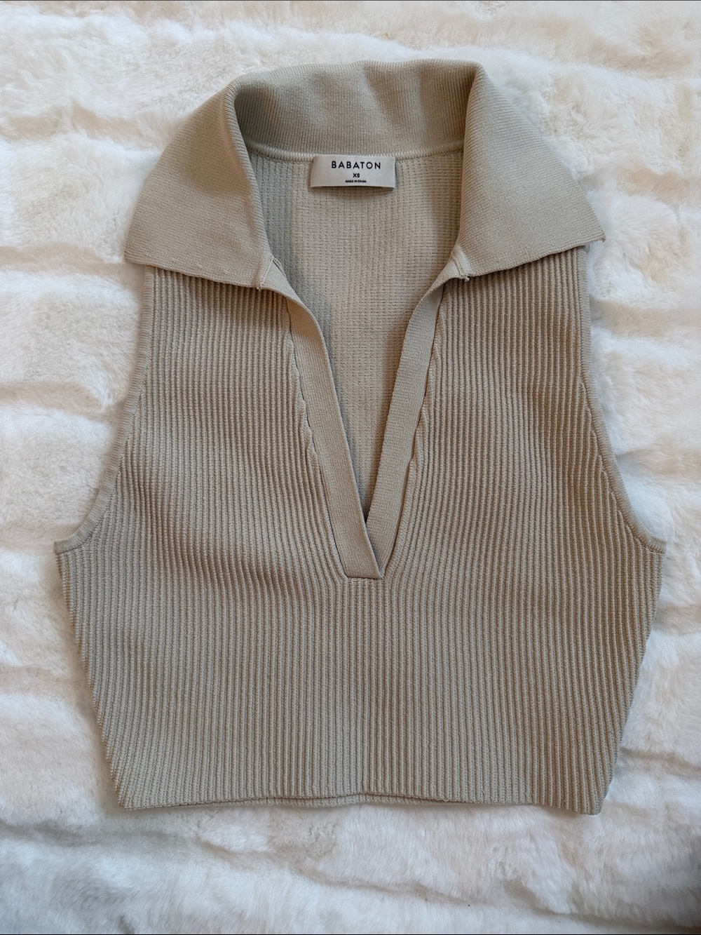 Aritzia Babaton Ribbed Polo Crop Top in Beige